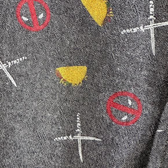 Men’s Marvel Deadpool Button Down - Picture 3 of 6